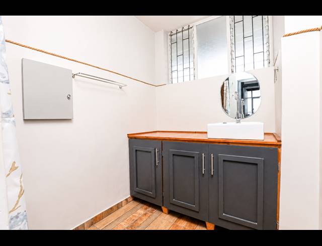 2.5 BEDROOM APARTMENT FOR SALE IN GLENWOOD